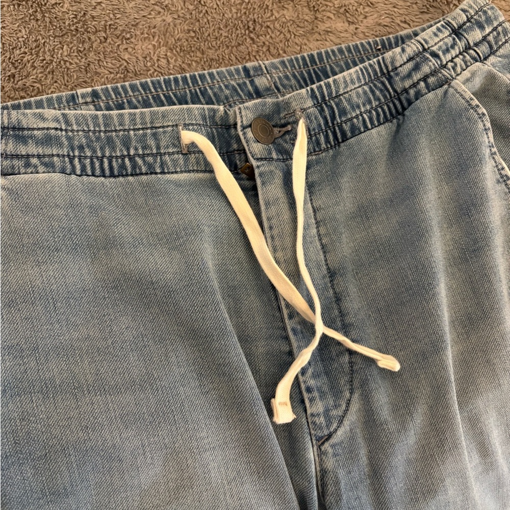 AE LOOSE PULL ON JEAN - Picture 2 of 6